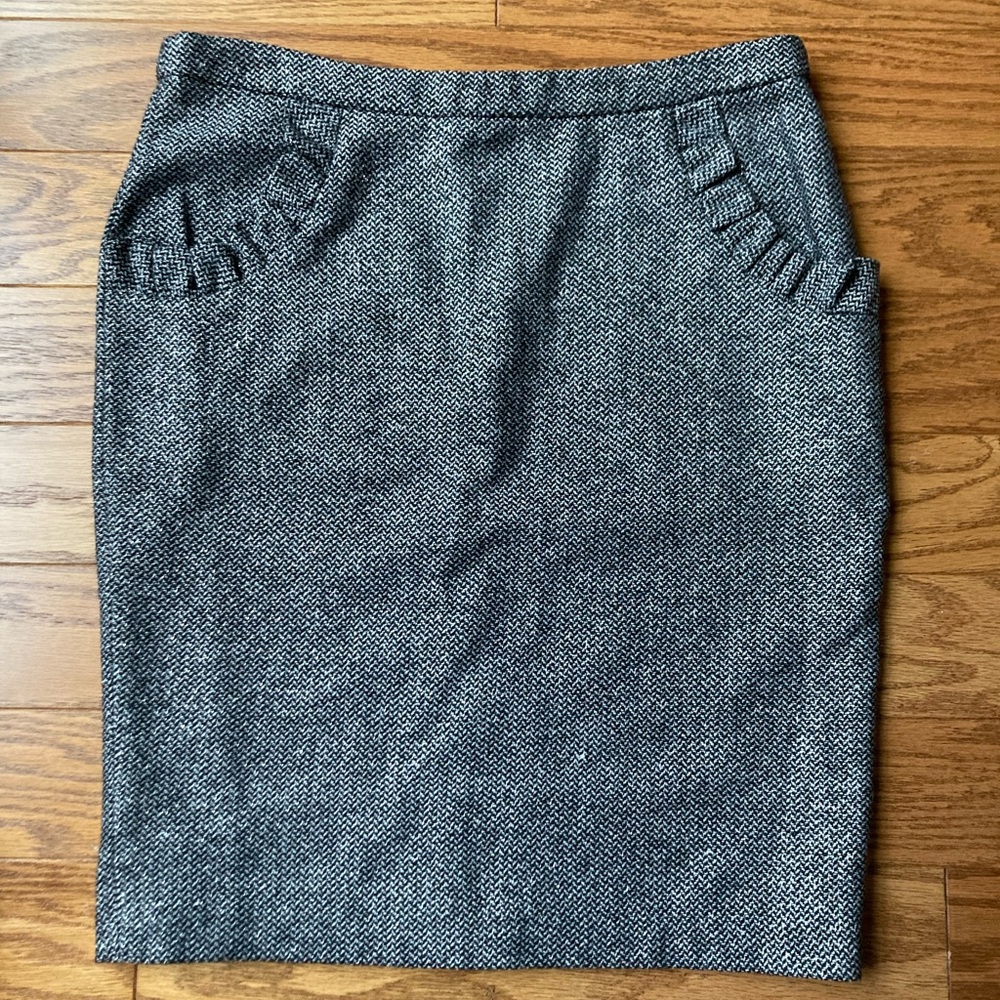 Anthropologie Blue Robin Black Pencil Skirt with Ruffles Pockets- size 6